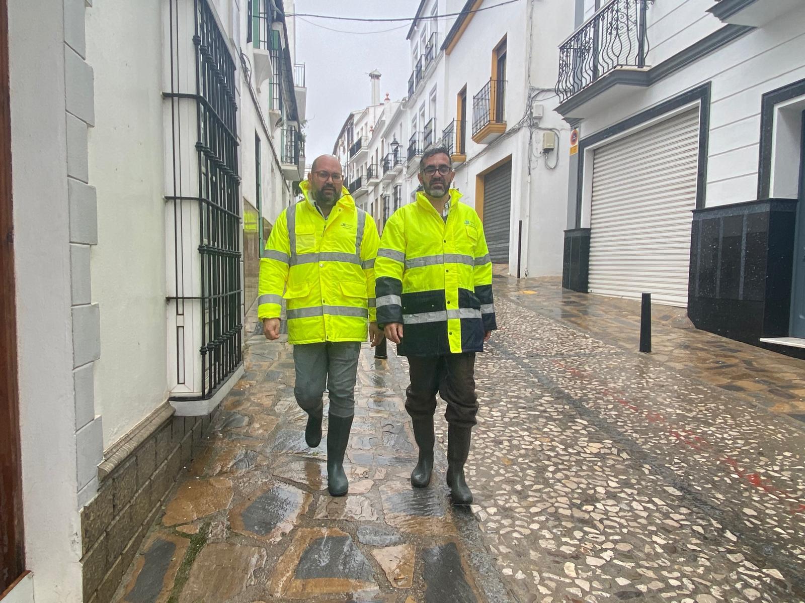 El diputado Javier Bello con el director del área de Cooperación, Jesús Sevilla