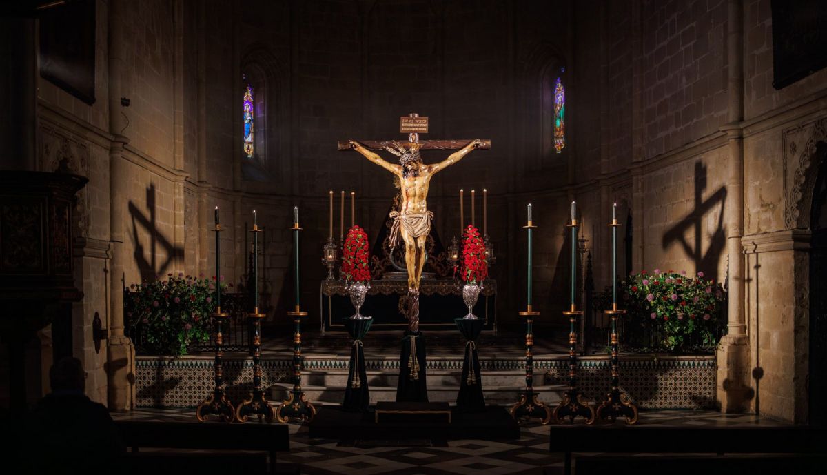 El Cristo de la Esperanza ocupando la caberá de San Juan de los Caballeros. 
