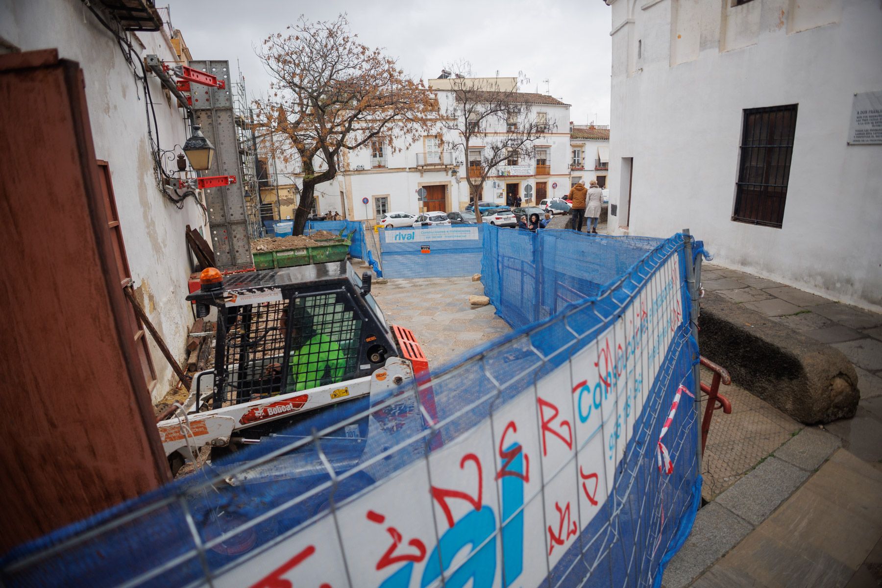 Las obras que impiden la salida de San Lucas. 