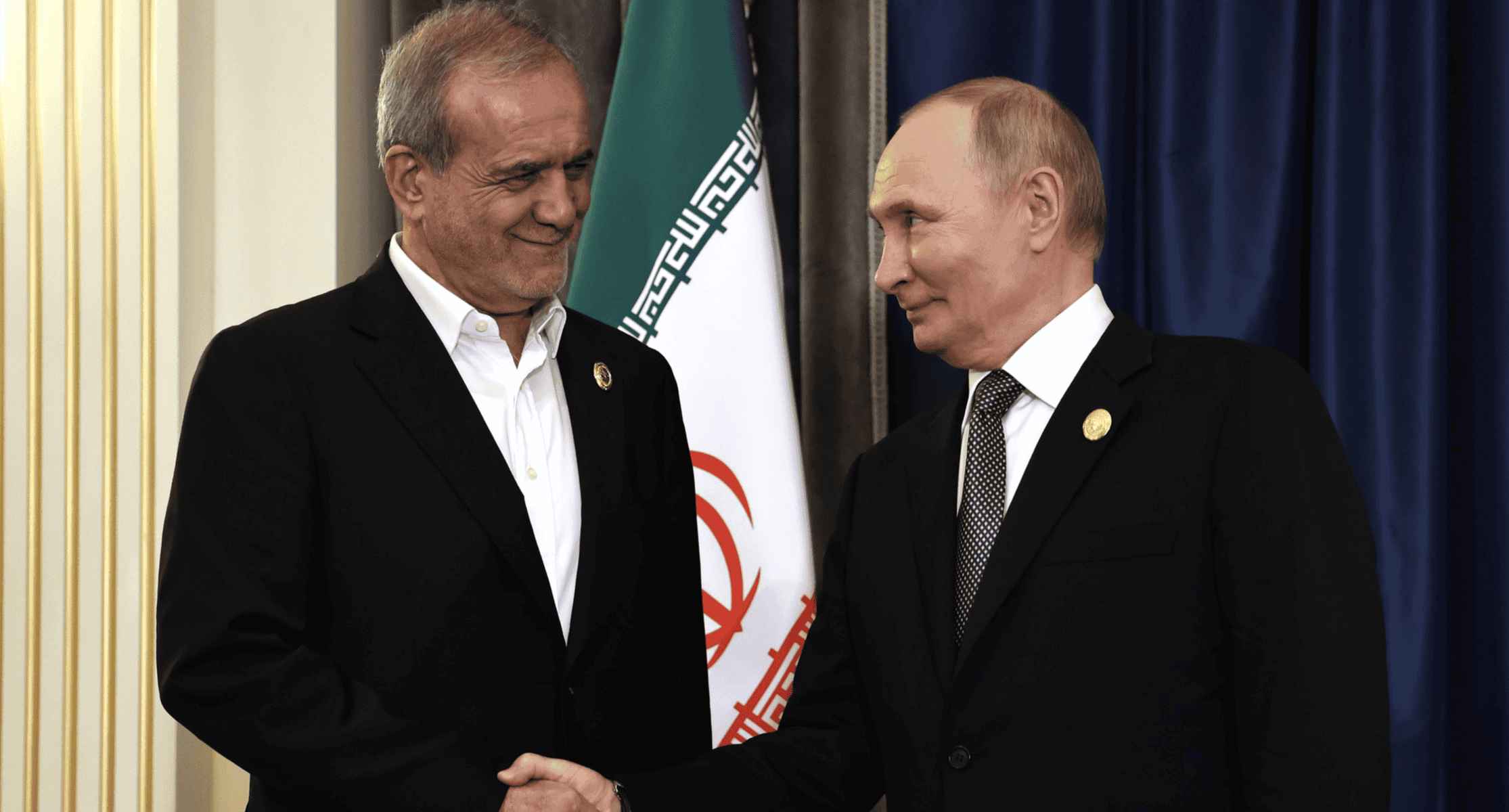 El presidente de Irán, Masoud Pezeshkian, y el presidente ruso, Vladimir Putin.
