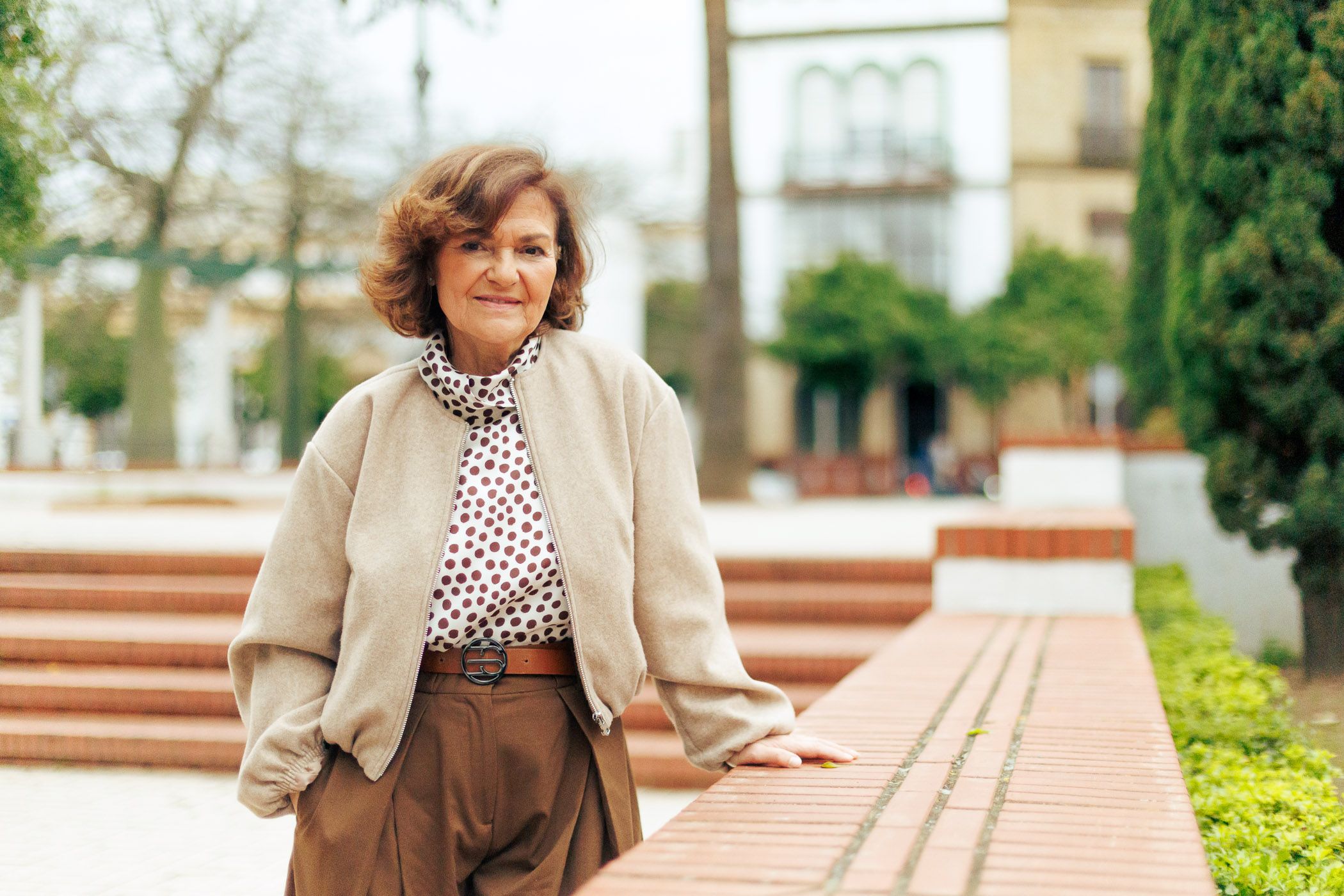 Carmen Calvo, presidenta del Consejo de Estado, posa en la plaza de Las Angustias, en Jerez, tras la entrevista concedida a lavozdelsur.es, el pasado viernes.