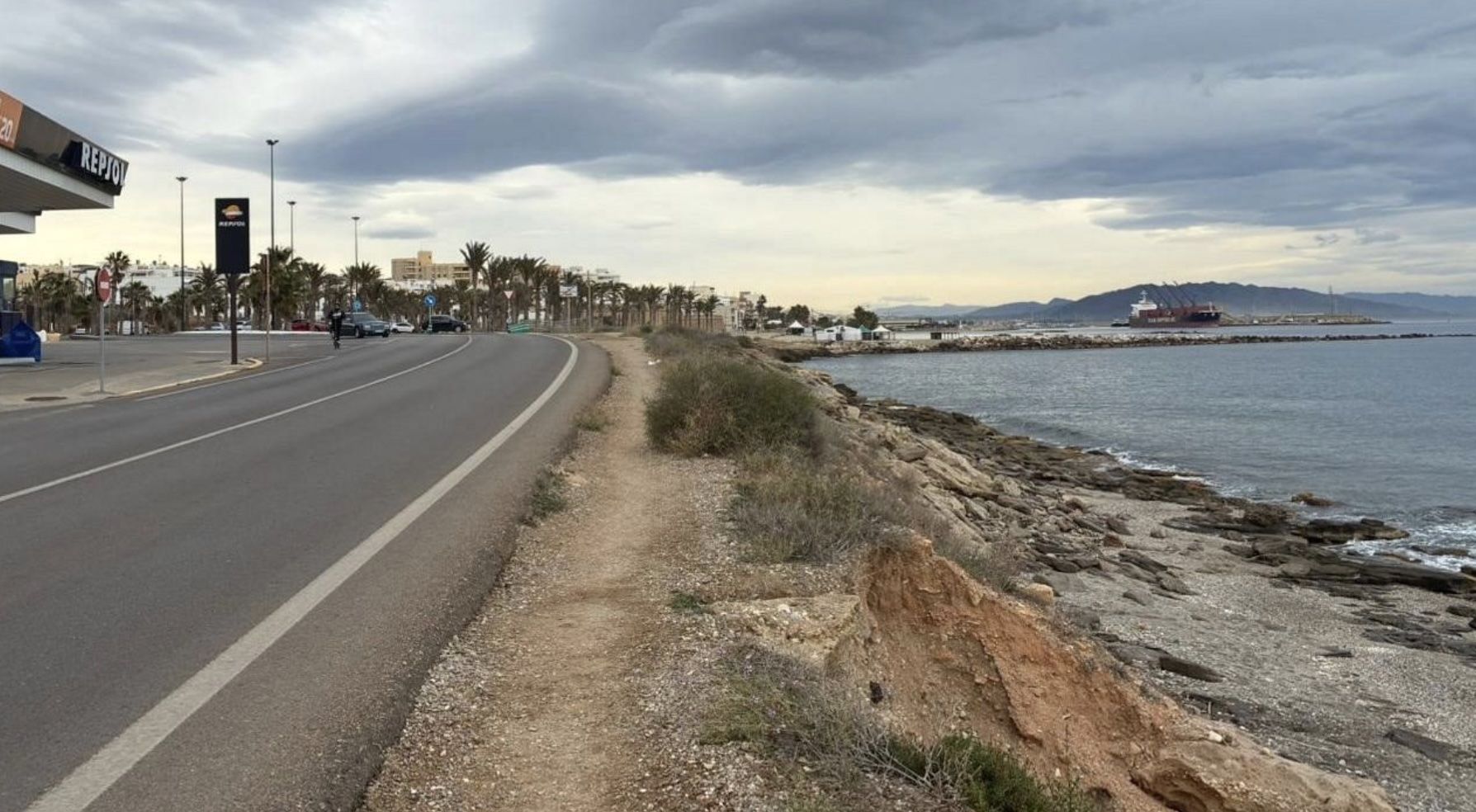 Zona donde apareció el cuerpo sin vida de Lucas, en una playa ubicada en el límite entre los términos municipales de Garrucha y Mojácar.