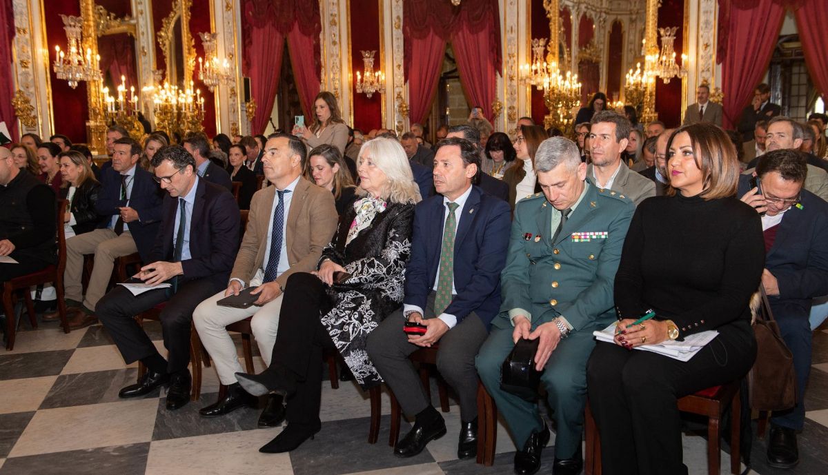 Asistentes al Palacio Provincial de Cádiz.
