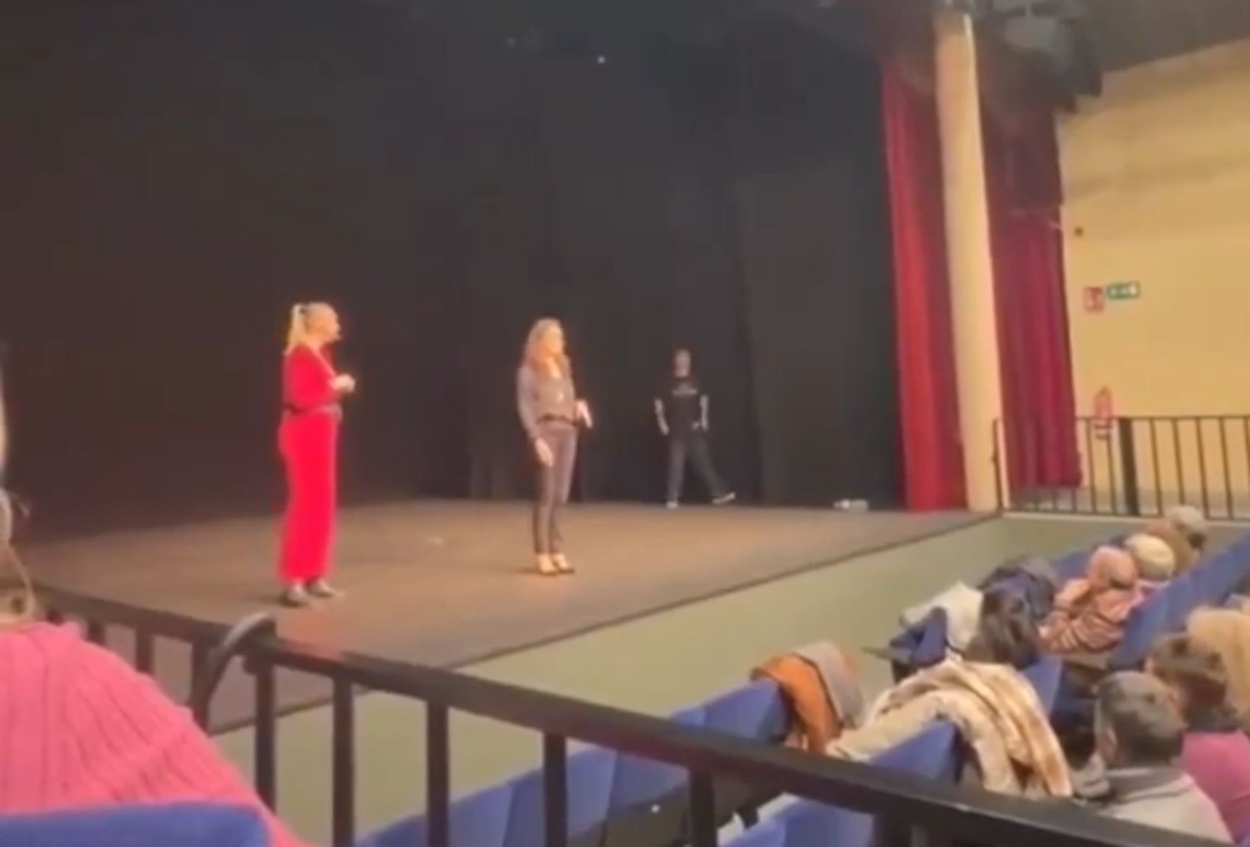 Noelia Rosario Díaz Vaca (PP) interrumpe el monólogo de Susana Pastor en Madrid.