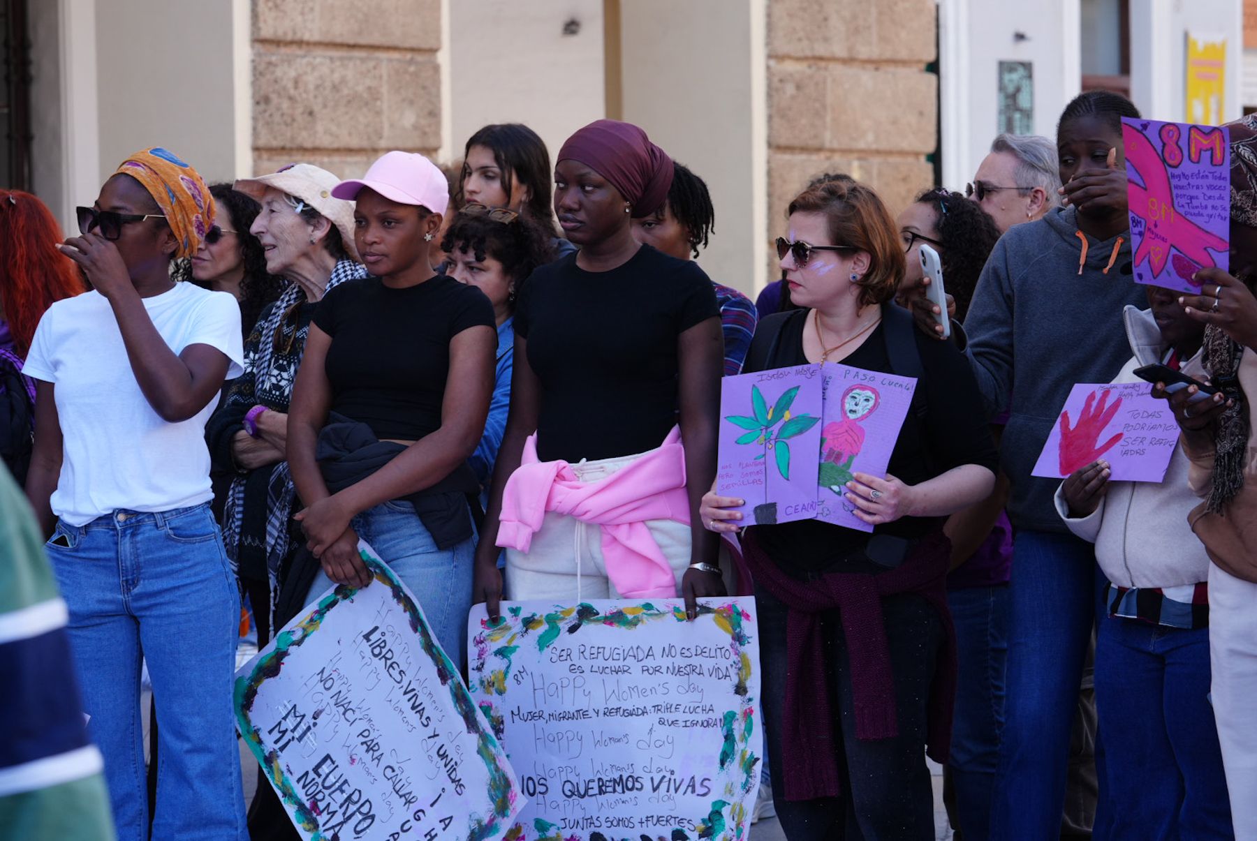 Pancartas por la igualdad en la manifestación del 8M en Cádiz