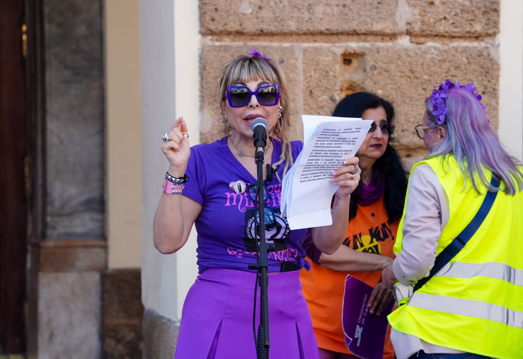 Pancartas por la igualdad en la manifestación del 8M en Cádiz