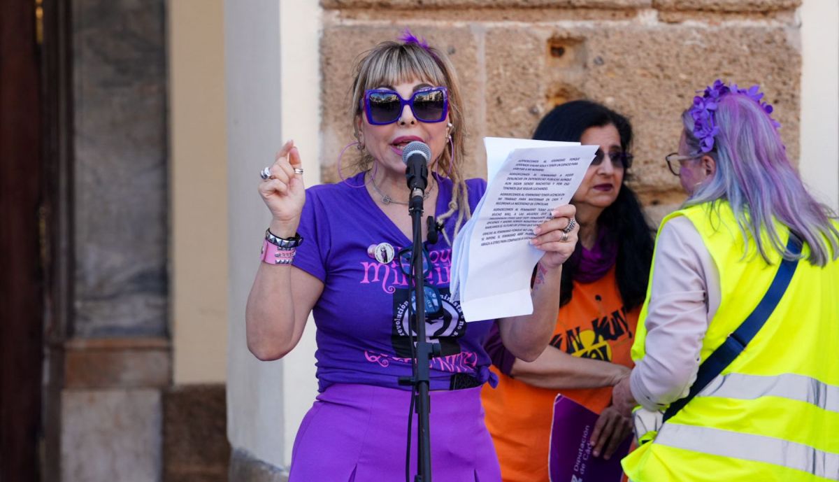 Pancartas por la igualdad en la manifestación del 8M en Cádiz