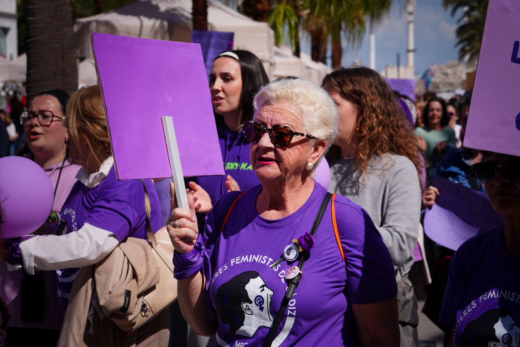 Pancartas por la igualdad en la manifestación del 8M en Cádiz