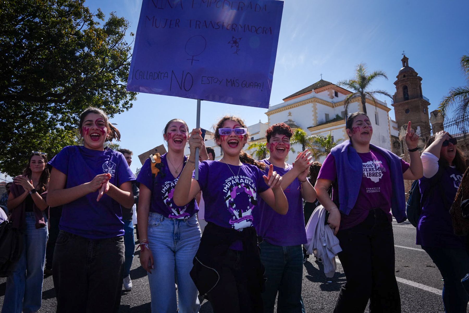 Pancartas por la igualdad en la manifestación del 8M en Cádiz