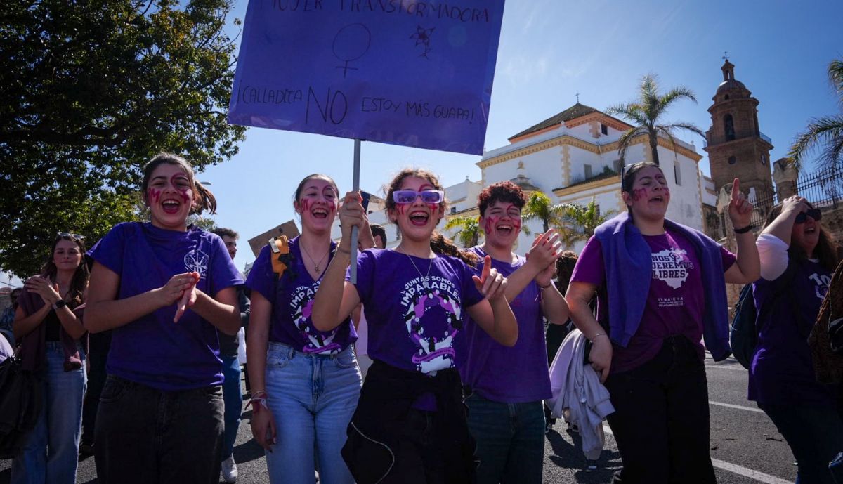 Pancartas por la igualdad en la manifestación del 8M en Cádiz