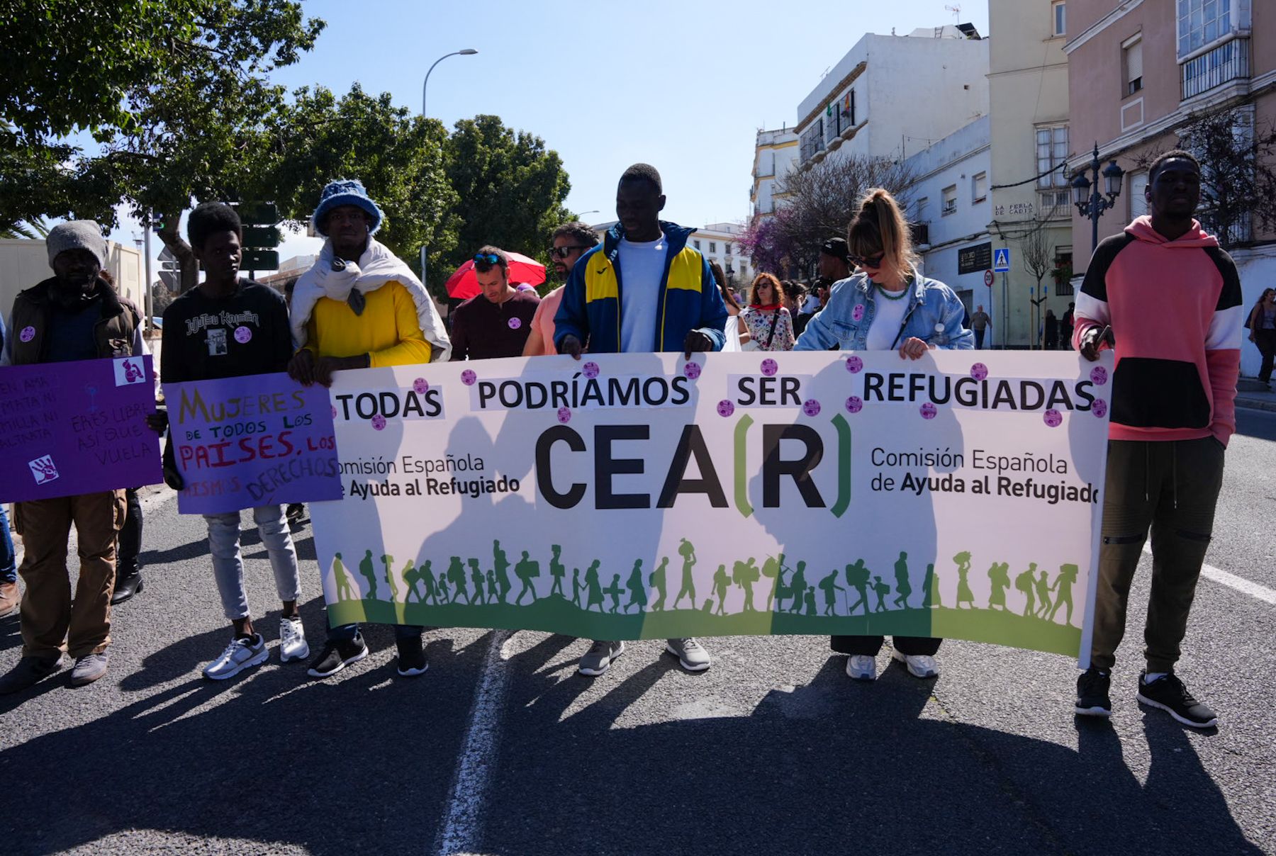 Pancartas por la igualdad en la manifestación del 8M en Cádiz