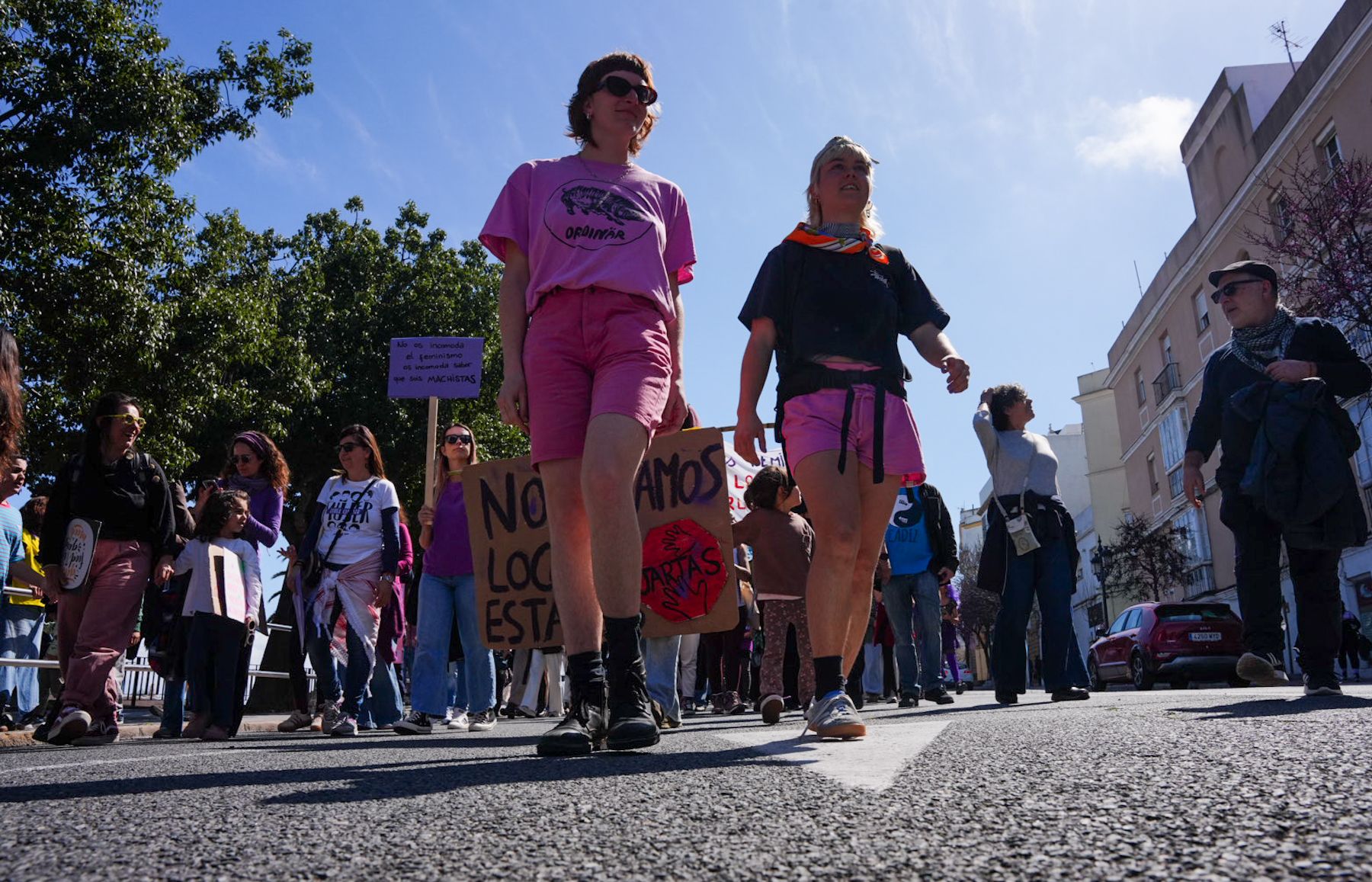 Pancartas por la igualdad en la manifestación del 8M en Cádiz