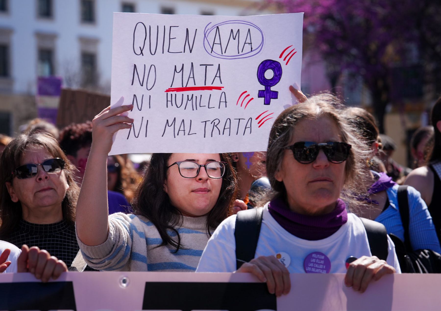 Pancartas por la igualdad en la manifestación del 8M en Cádiz