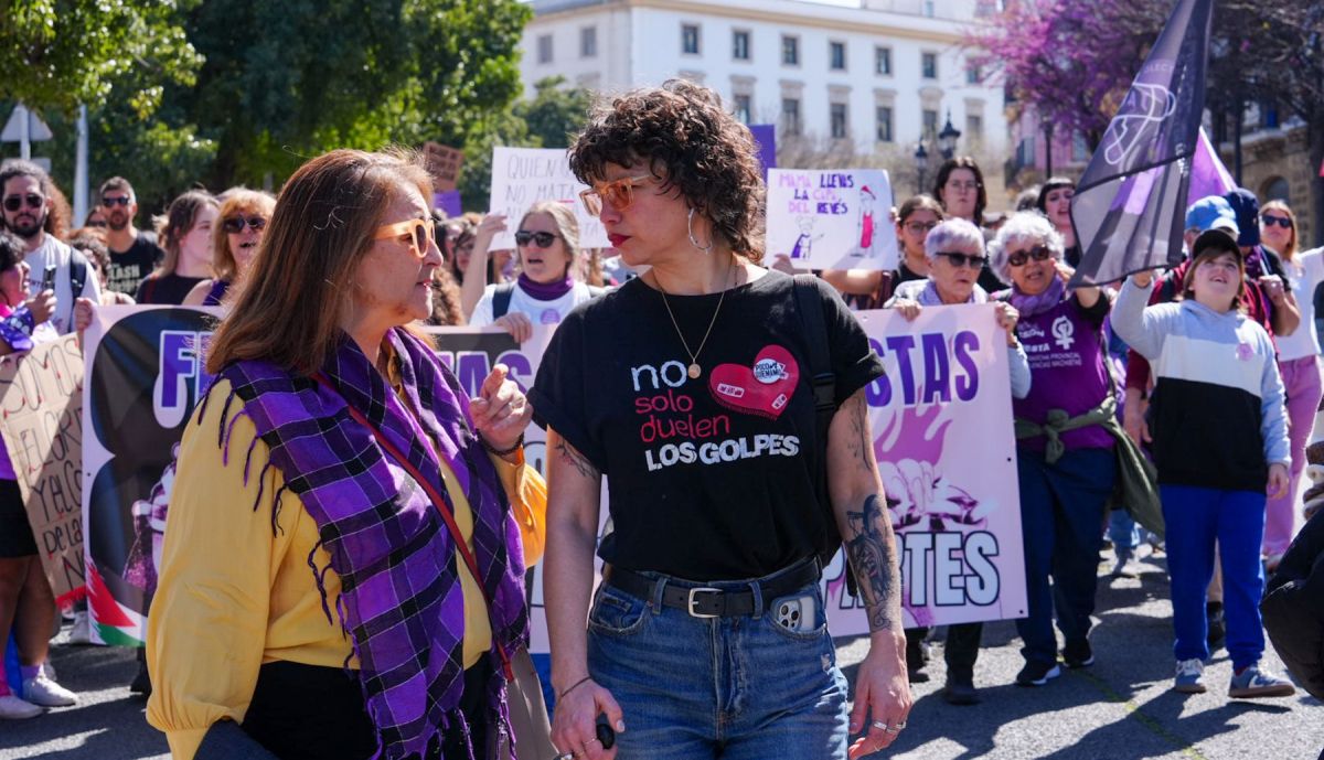 Pancartas por la igualdad en la manifestación del 8M en Cádiz
