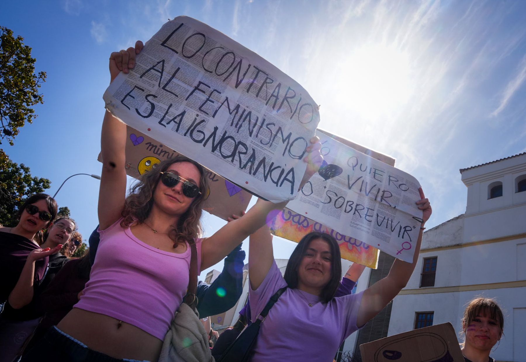 Pancartas por la igualdad en la manifestación del 8M en Cádiz
