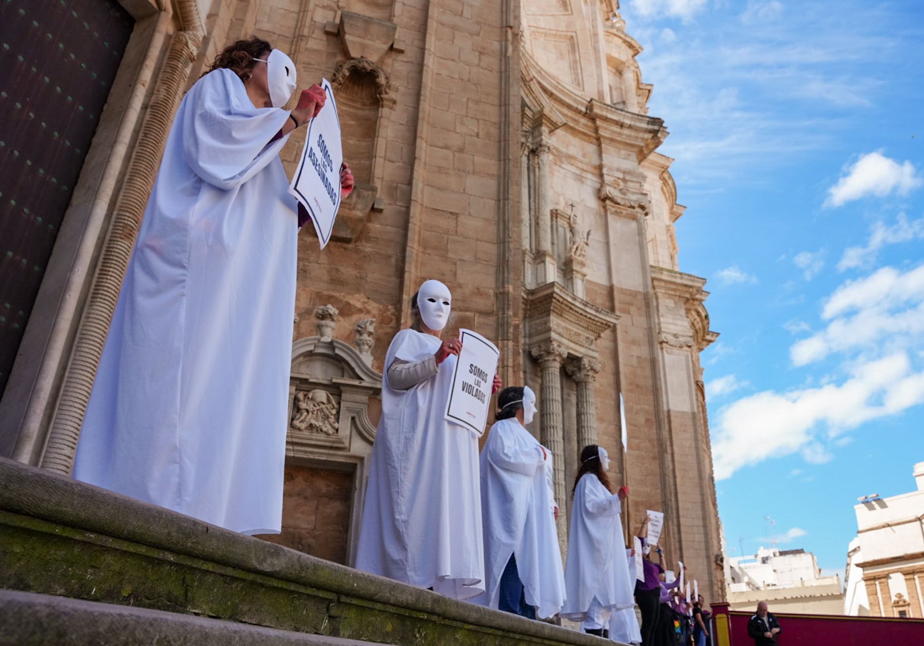Pancartas por la igualdad en la manifestación del 8M en Cádiz