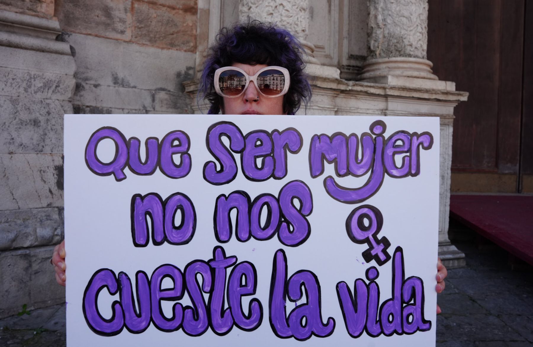 Pancartas por la igualdad en la manifestación del 8M en Cádiz