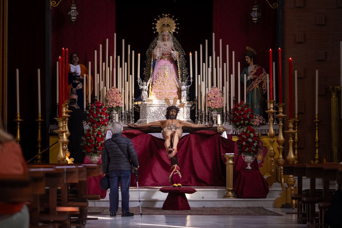 La Exaltación de besapies ante La Concepción Coronada. 