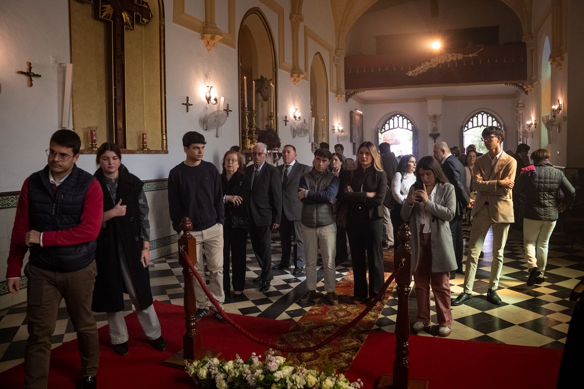 Numeroso público asistió al besamanos de la Estrella. 