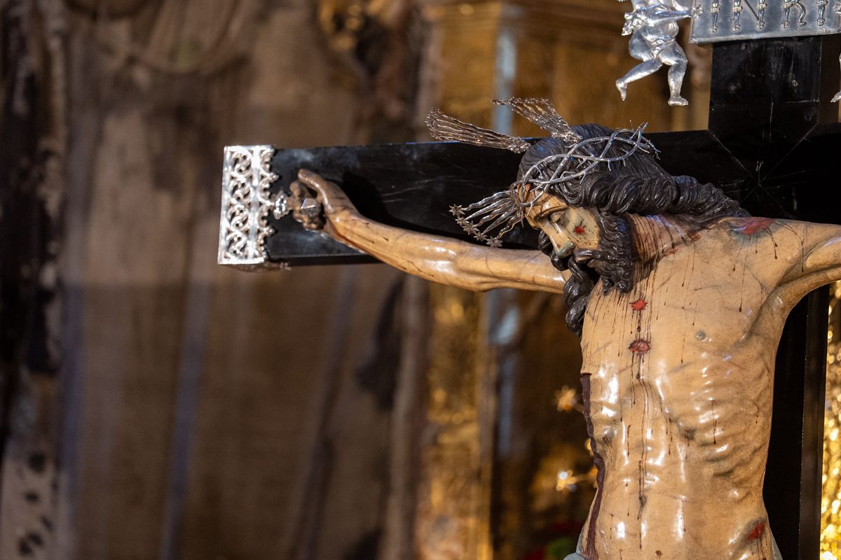 Un plano más cercano del crucificado de la Catedral 