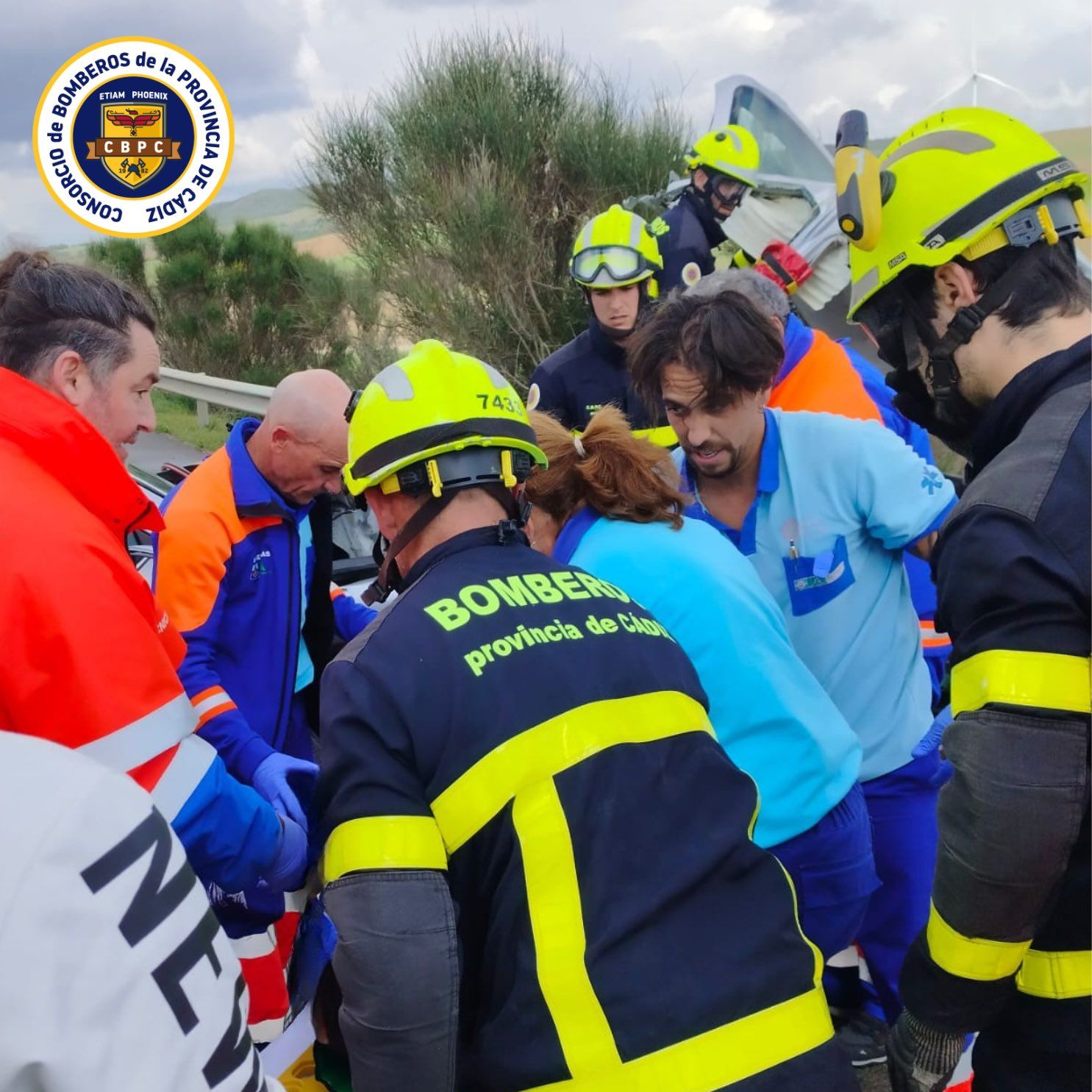Bomberos y agentes sanitarios inmersos en un accidente producido hace unos días en Benalup, Medina Sidonia Bomberos y agentes sanitarios inmersos en un accidente producido hace unos días en Benalup, Medina Sidonia