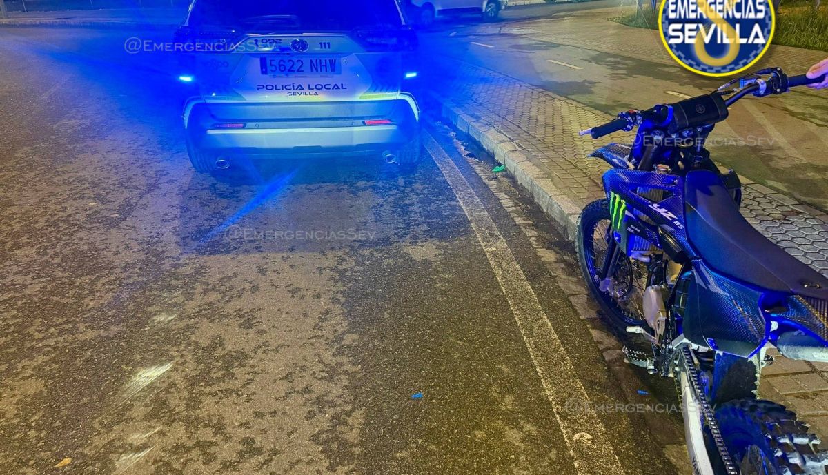 La Policía intercepta la motocicleta.