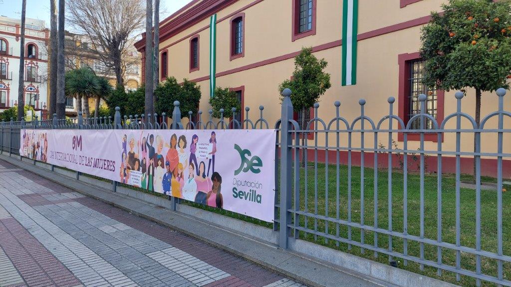 La lona colocada en la Diputación de Sevilla.