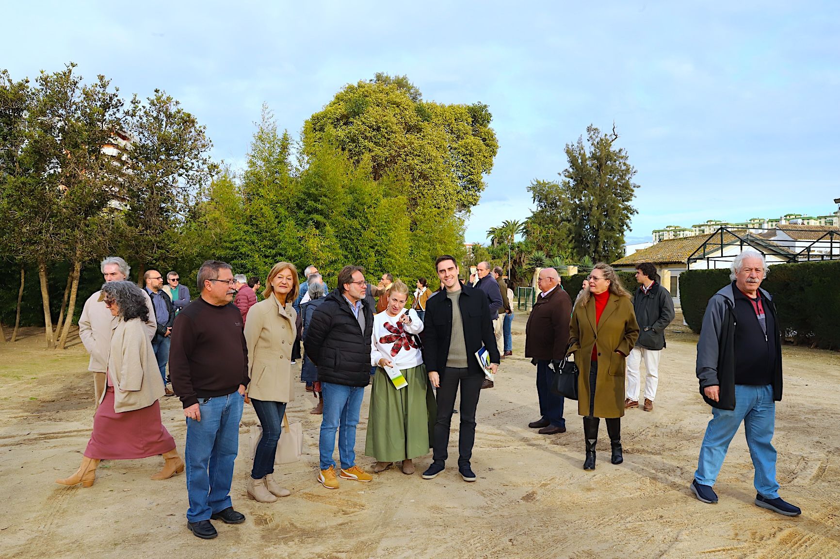 La presentación del proyecto ha estado encabezada por el teniente de alcaldesa de Coordinación de Servicios Públicos y Medio Ambiente, Jaime Espinar, acompañado por la delegada de Participación Ciudadana y Juventud, Carmen Pina.
