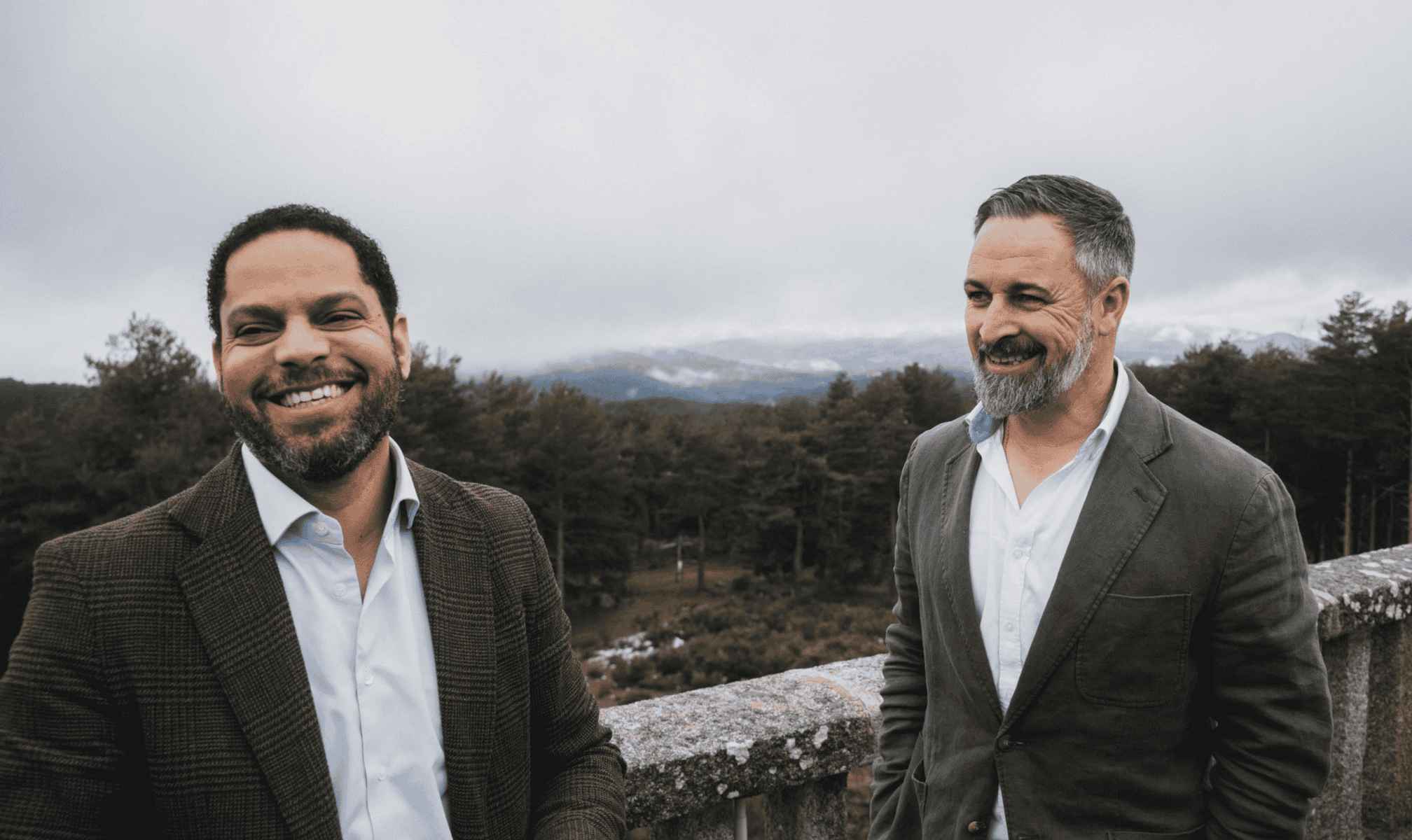 El secretario general de Vox, Ignacio Garriga, y el líder de la formación de ultraderecha, Santiago Abascal.