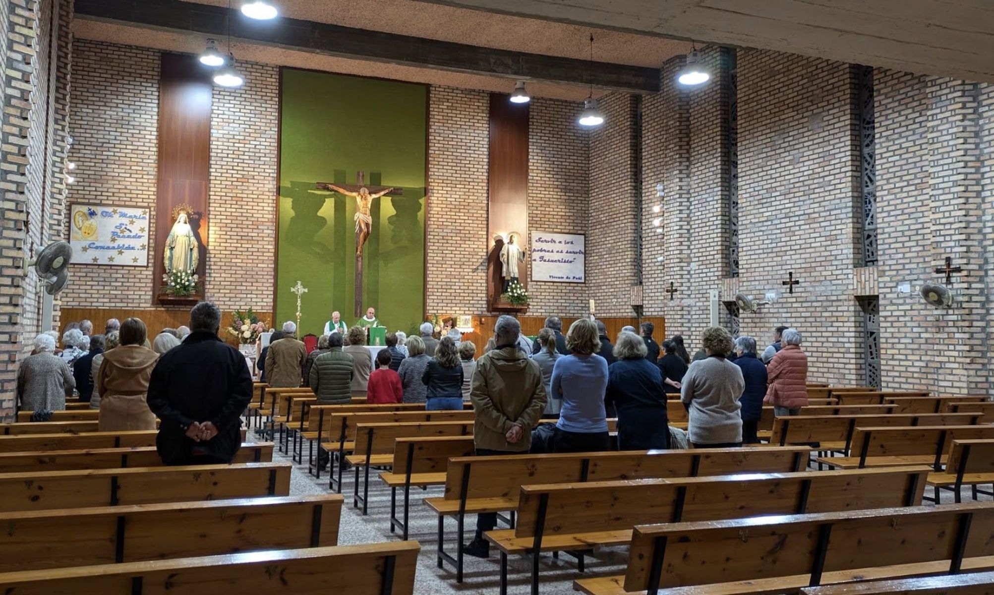 La parroquia de San Vicente de Paúl de Cádiz lanza una iniciativa telefónica para compañar a los más necesitados en la distancia.