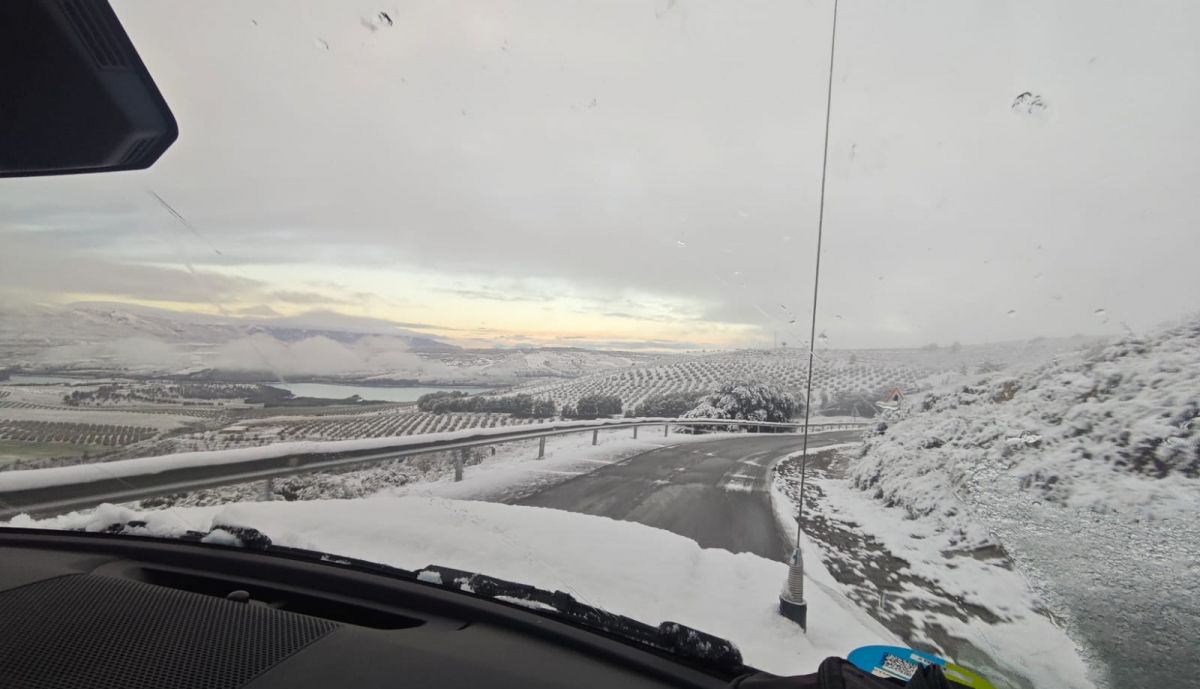 Carreteras nevadas en Agrón, en la provincia de Granada.