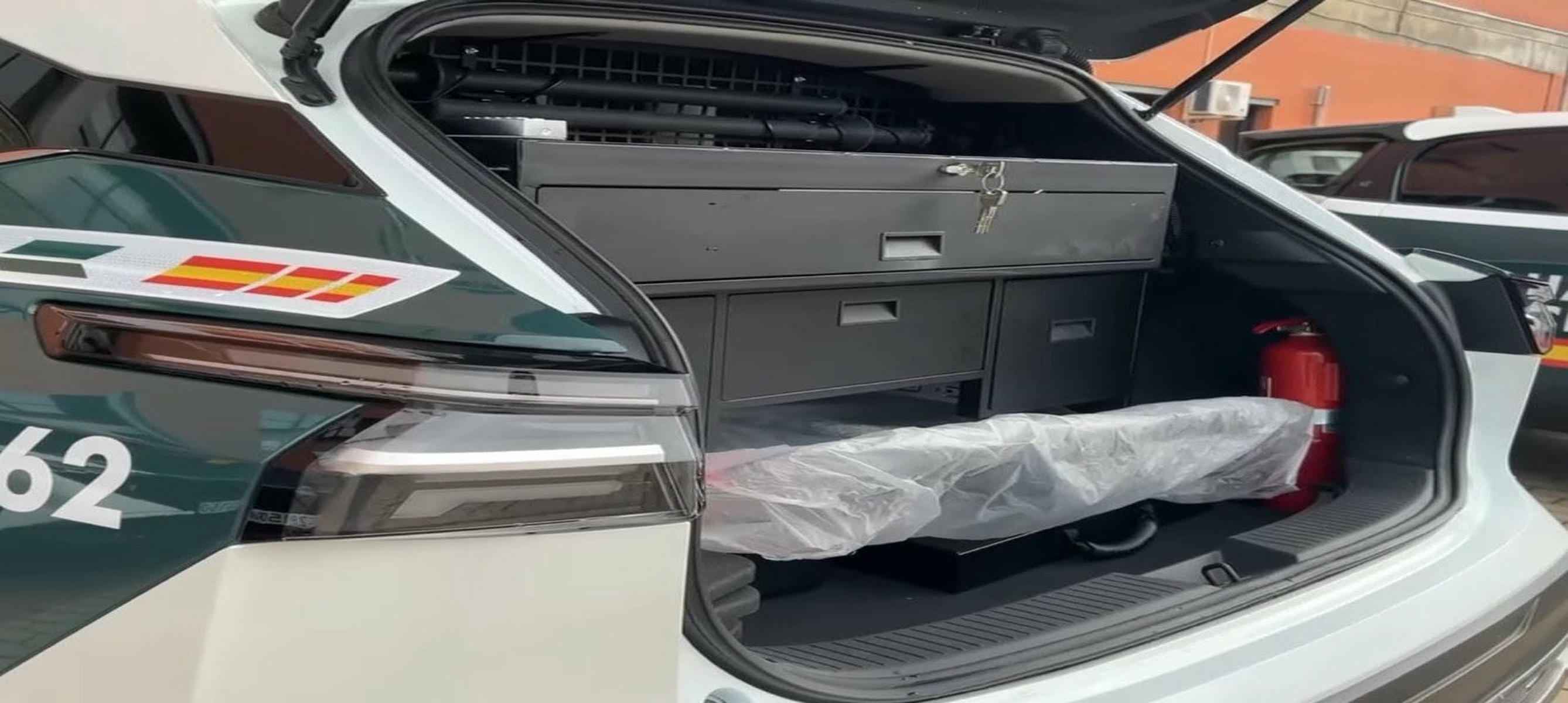 Maletero de un coche de la Guardia Civil.