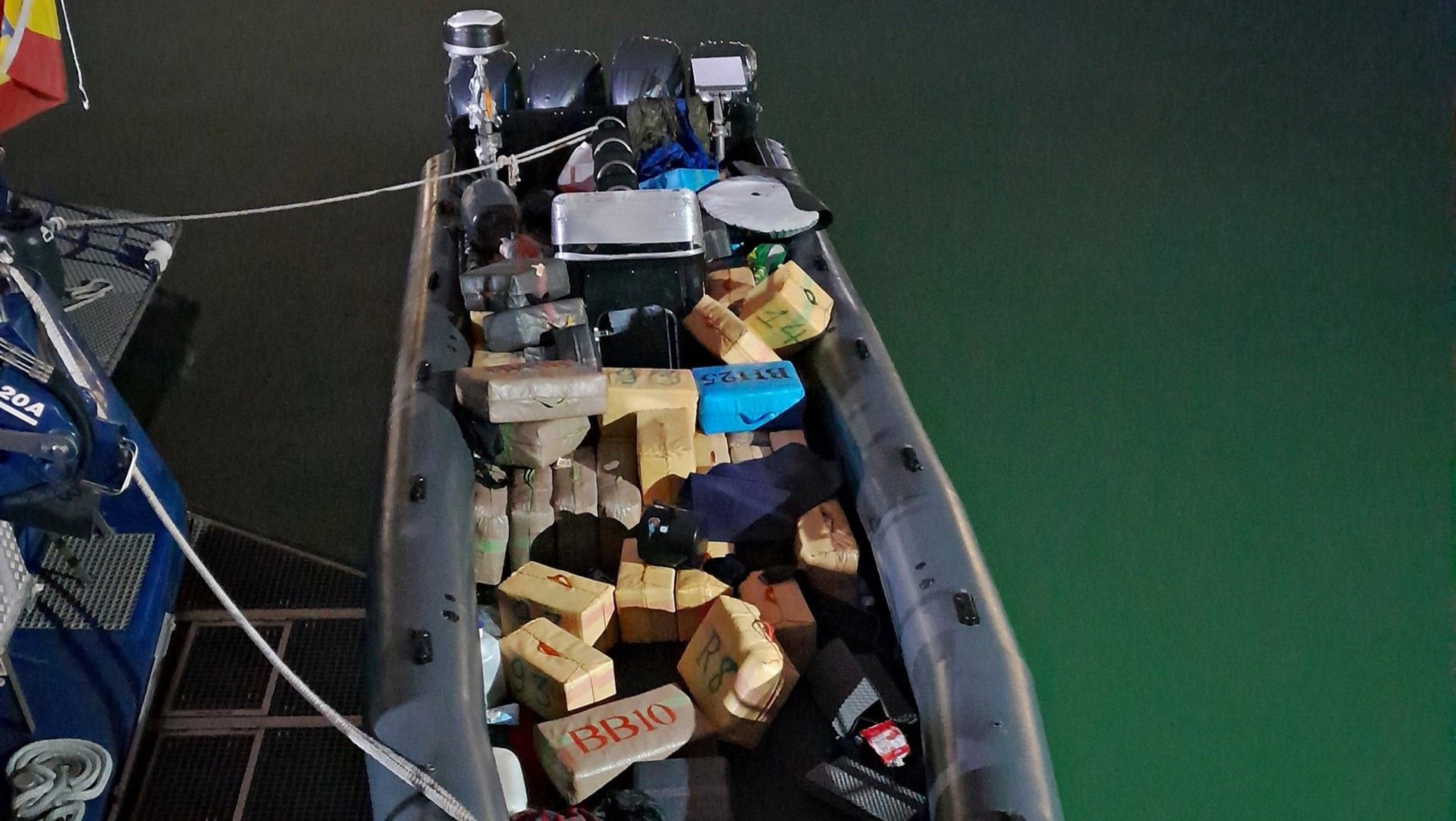 Narcolancha incautada en la Bahía de Cádiz.