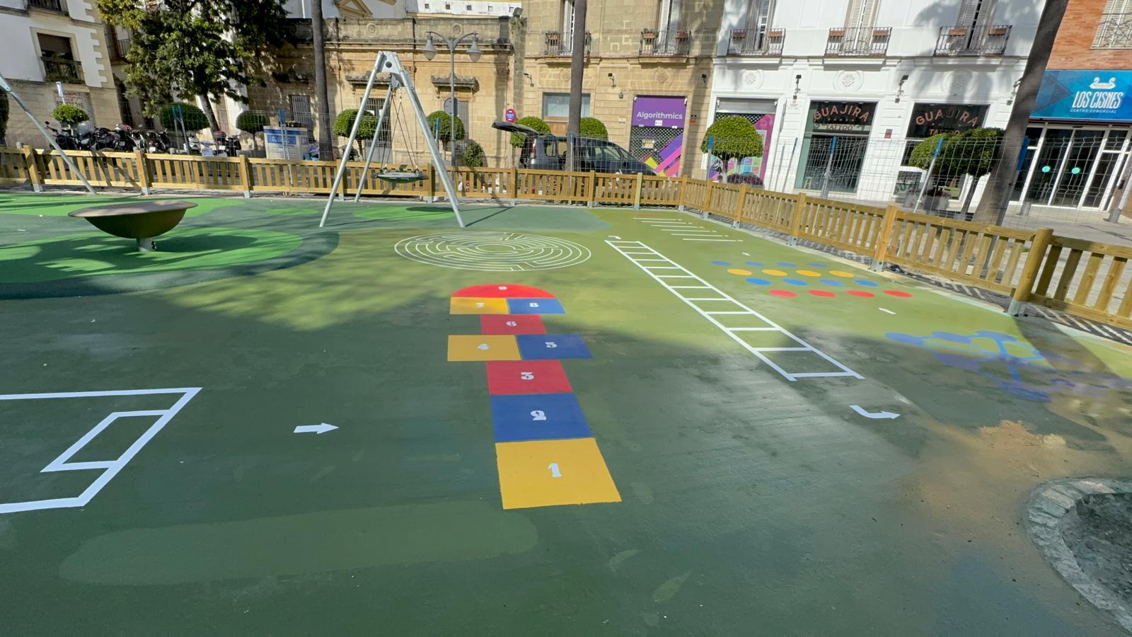 Zona de juegos del parque infantil de la Plaza del Progreso de Jerez.