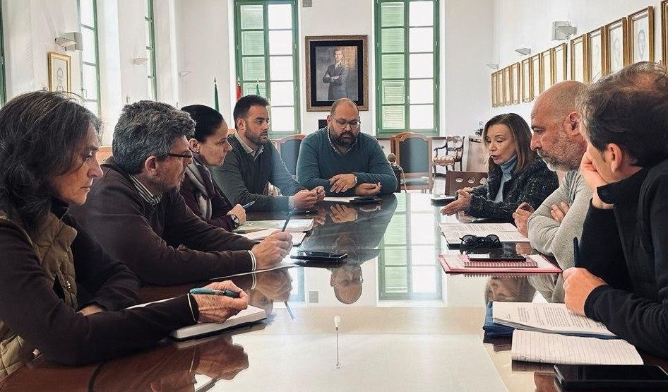 Una reunión retrospectiva de miembros del equipo de gobierno en El Puerto y representantes sindicales de la plantilla municipal.