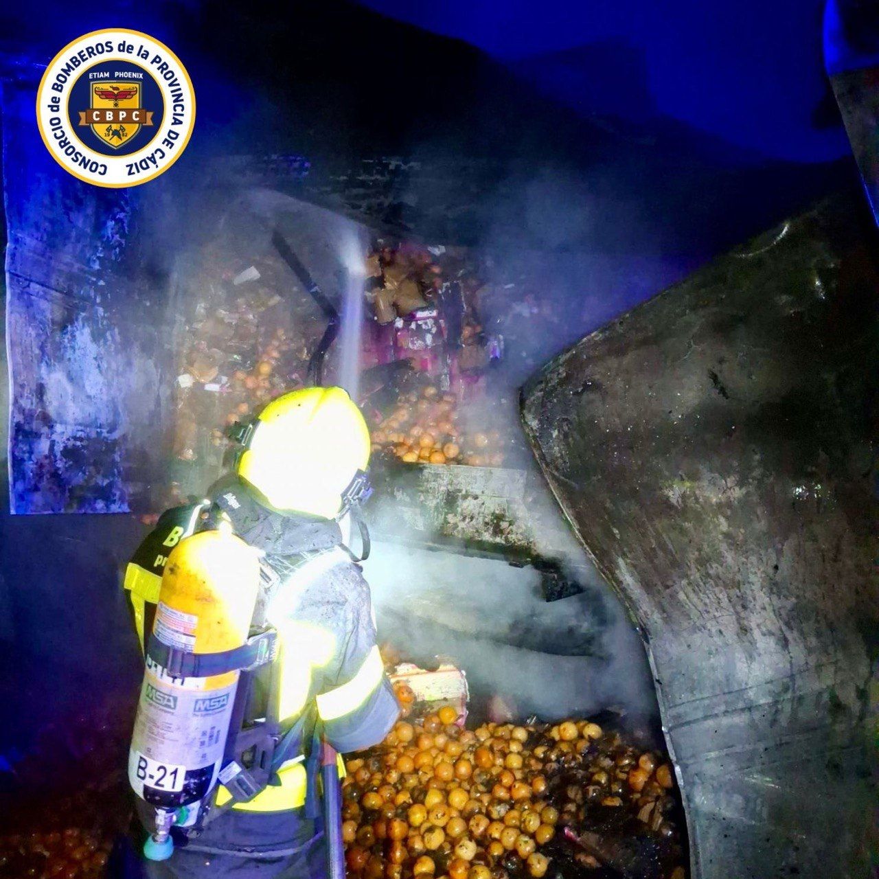 Camión de tomates que salió ardiendo.