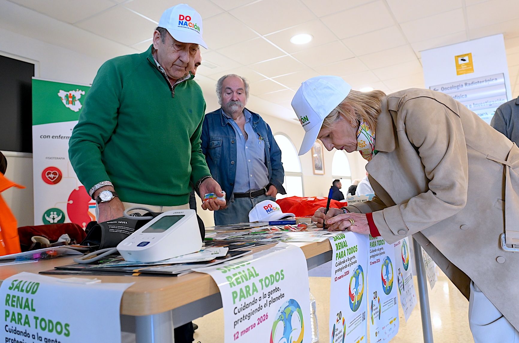 La alcaldesa de Jerez ha acompañado a voluntarios, trasplantados y profesionales de Nefrología del Hospital Universitario en una jornada de concienciación sobre la salud renal.