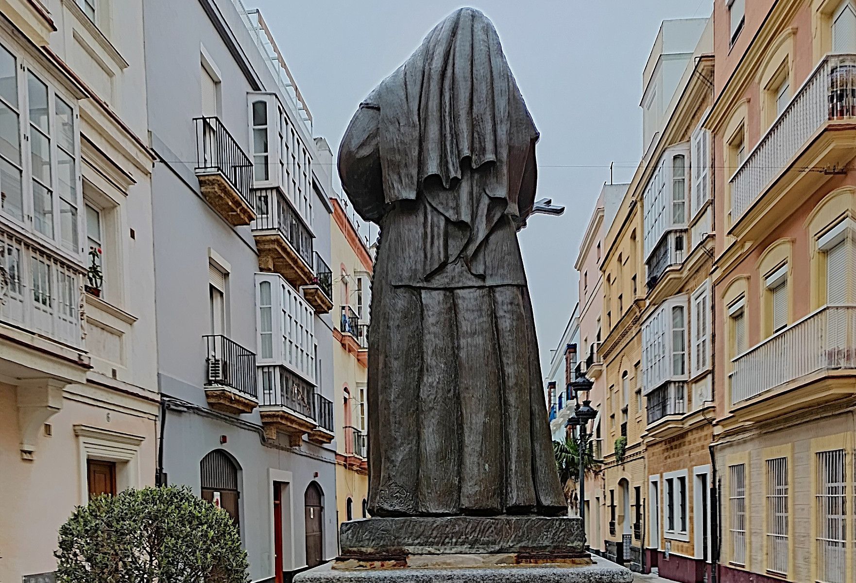 Monumento Santa Ángela de la Cruz, vista posterior.