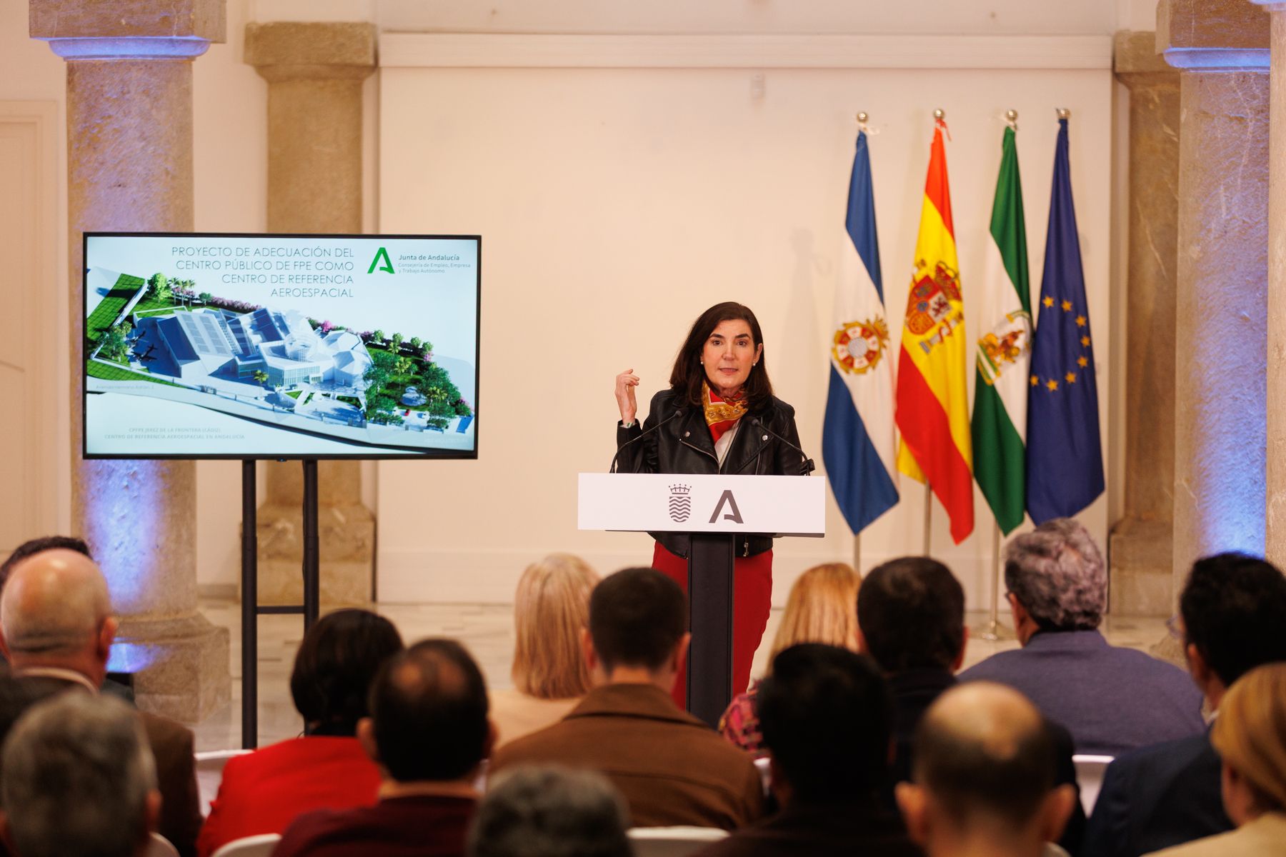 La consejera Rocío Blanco, presentando el proyecto del centro de formación aeroespacial de Jerez.