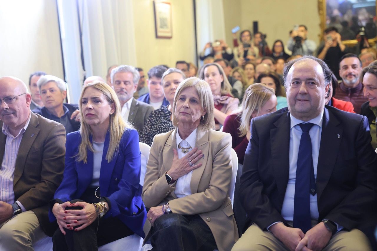 La alcaldesa de Jerez, María José García-Pelayo, con el Consejo Rector de Jerez 2031: Javier Sánchez Rojas (Cámara de Comercio), Almudena Martínez (Diputación de Cádiz) y Casimiro Mantell (UCA).