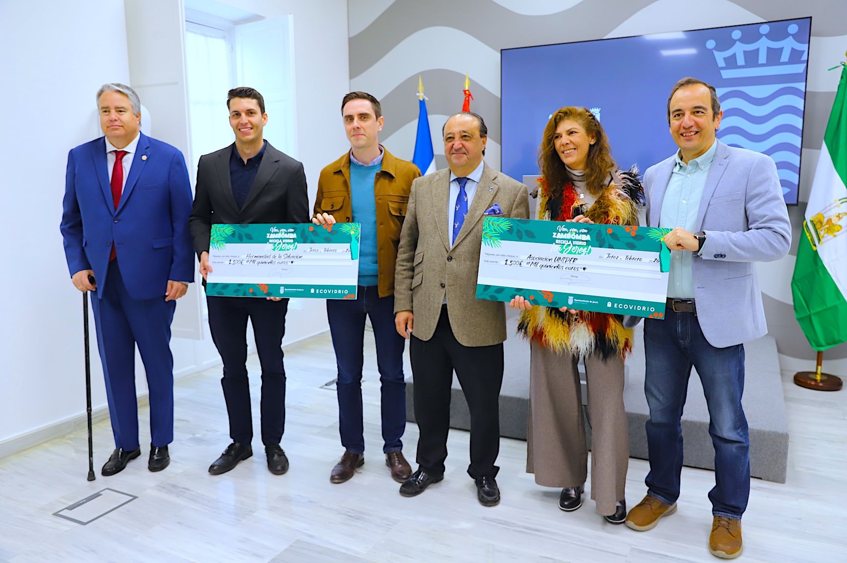 Jaime Espinar y Paco Zurita entregan los galardones del concurso A las Mejores Zambombas de Jerez 2025.