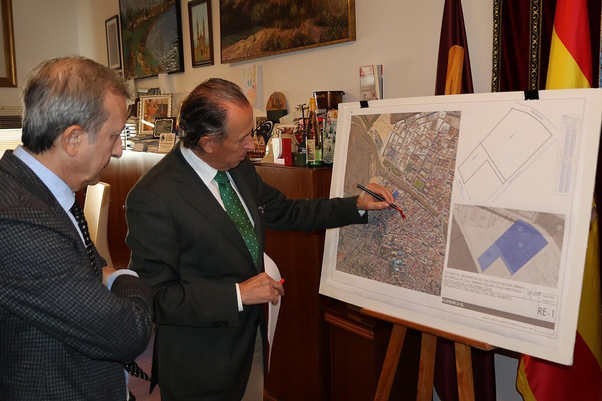 El alcalde de Chiclana, José María Román, presenta el estudio de ordenación de Las Albinas.