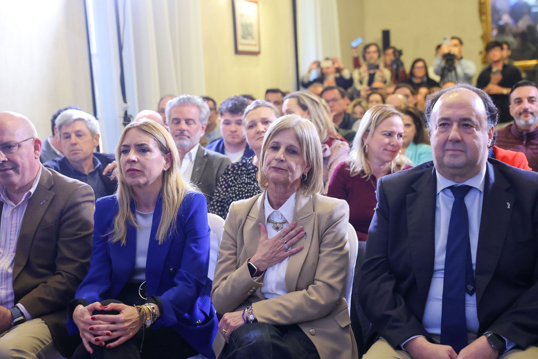 La alcaldesa, María José García-Pelayo, junto a la presidenta de la Diputación de Cádiz, Almudena Martínez, y otros miembros del Consejo Rector de 2031, el pasado 13 de marzo tras conocerse que no se pasaba el corte. La alcaldesa, María José García-Pelayo, junto a la presidenta de la Diputación de Cádiz, Almudena Martínez, y otros miembros del Consejo Rector de 2031, el pasado 13 de marzo tras conocerse que no se pasaba el corte.