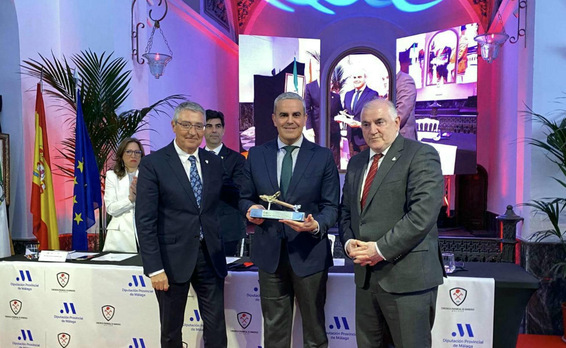 El Consorcio de Bomberos de la Provincia de Cádiz recibe un reconocimiento especial por su colaboración con los efectivos de Málaga tras las últimas borrascas.