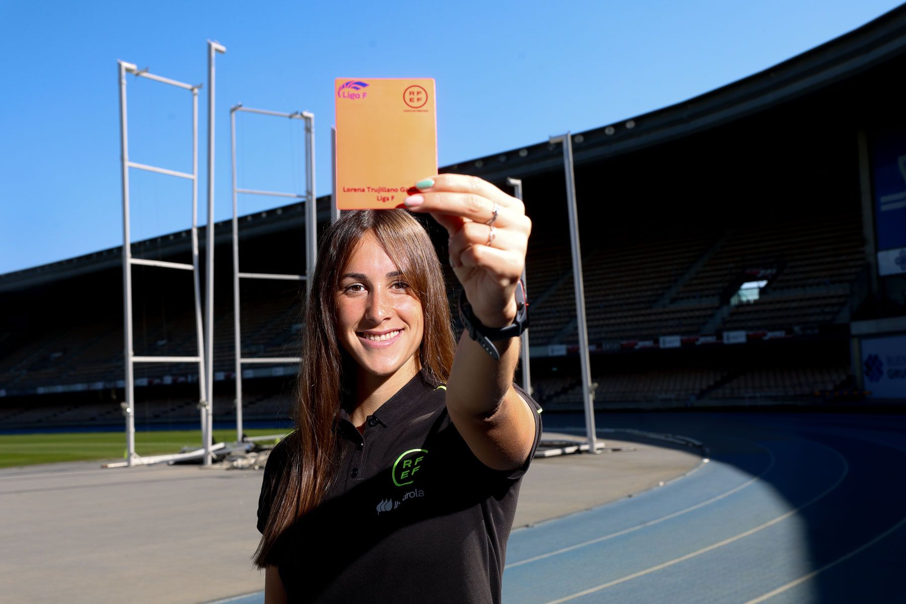 La árbitro jerezana Lorena Trujillano, en el estadio de Chapín. La árbitro jerezana Lorena Trujillano, en el estadio de Chapín.