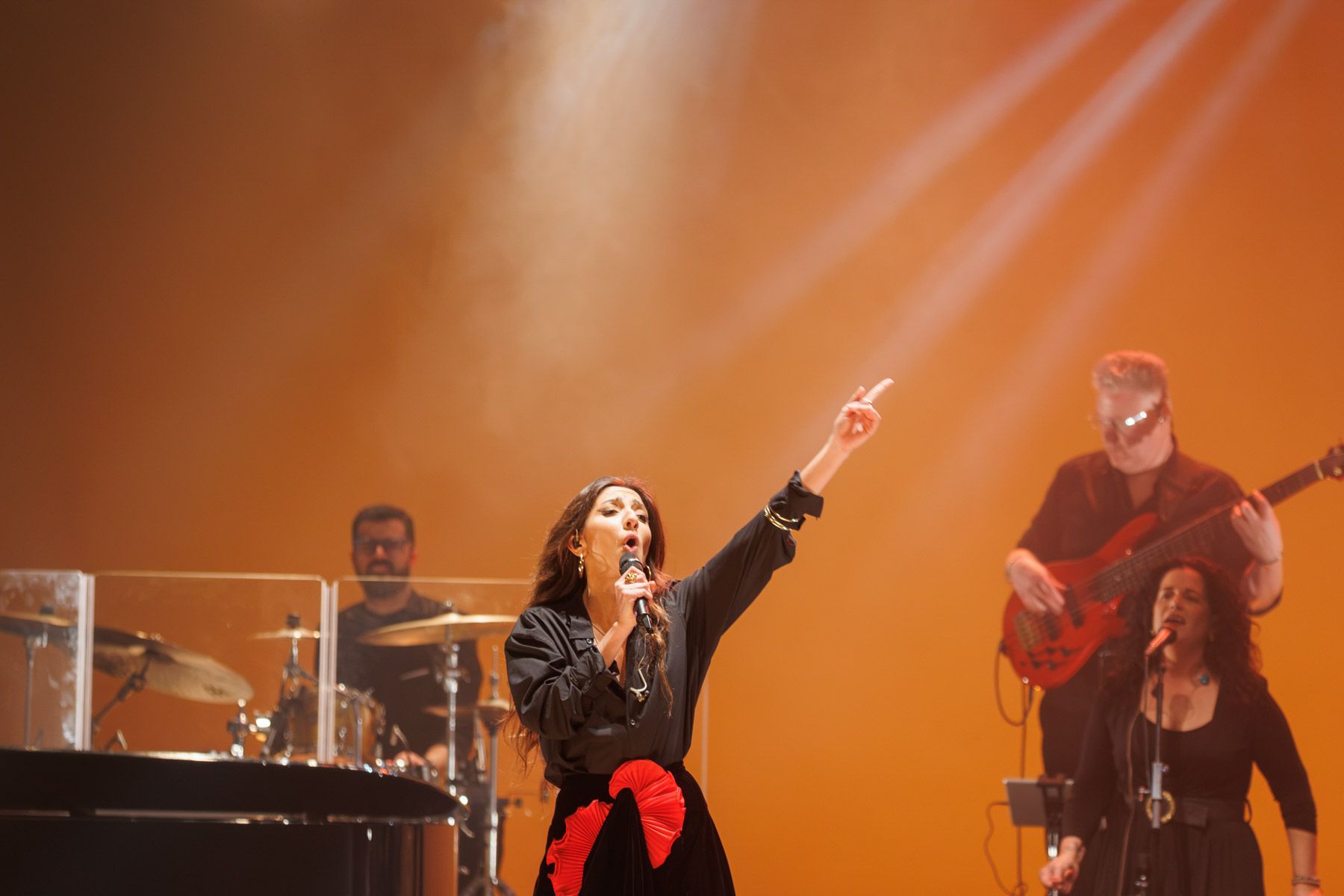 Con 'Mujeres cantan a Lola Flores', las artistas rinden homenaje a La Faraona con su música y vestuario
