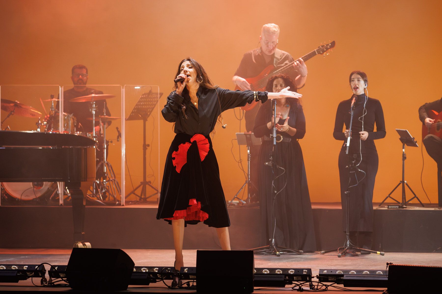 Con 'Mujeres cantan a Lola Flores', las artistas rinden homenaje a La Faraona con su música y vestuario