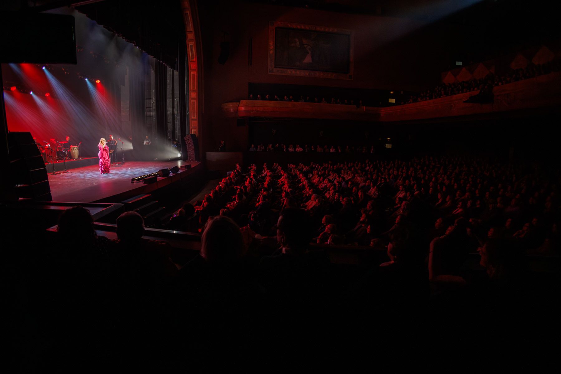 Con 'Mujeres cantan a Lola Flores', las artistas rinden homenaje a La Faraona con su música y vestuario
