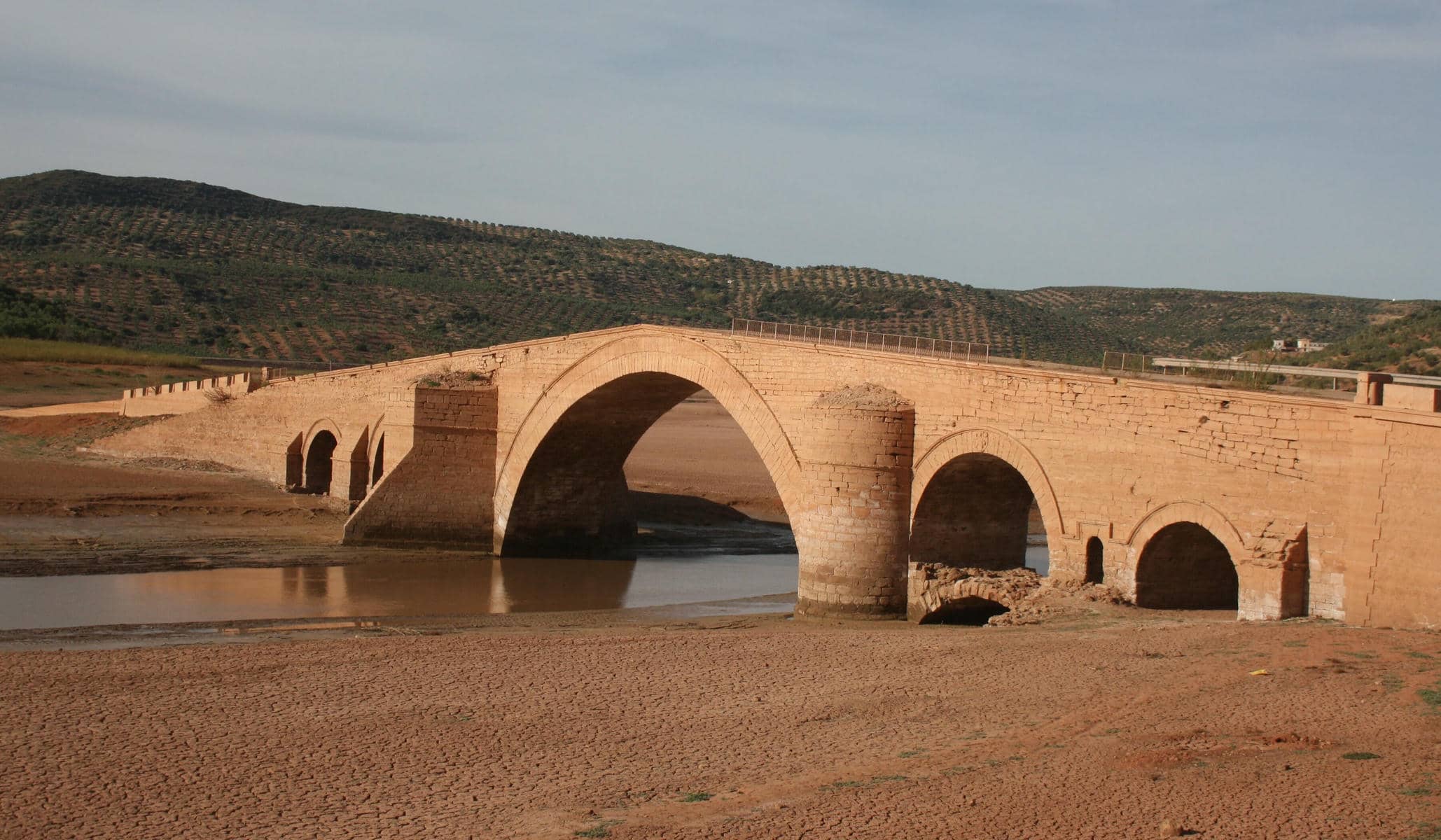 Puente Ariza, escondido bajo el agua en Jaén