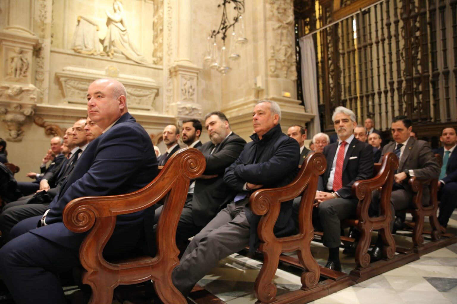 Hermanos mayores asistentes a la Toma de Hora.   ALEJANDRO CASTILLO